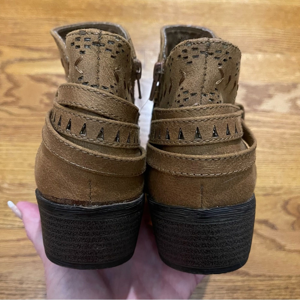 NWOT Sugar Cognac Western Aztec Cut Out Ankle Boots - Picture 9 of 13